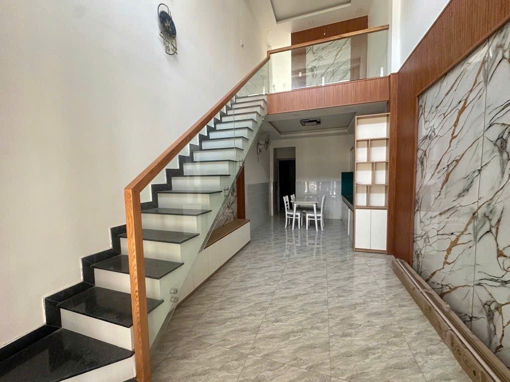 Bán gấp Nhà Phố 2 Tầng Diện Tích 41m2 Xe Hơi  Đậu Cửa Ra Thới An 13 P Thới An Quận 12
