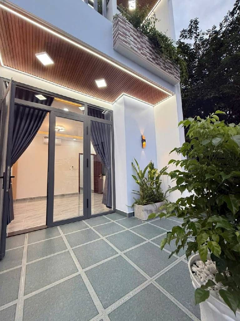 Bán nhà Thới An 16 Quận 12 diện tích 4x20, 3 tầng, 4 phòng ngủ, hẻm xe hơi, nhà mới đẹp tặng nội thất