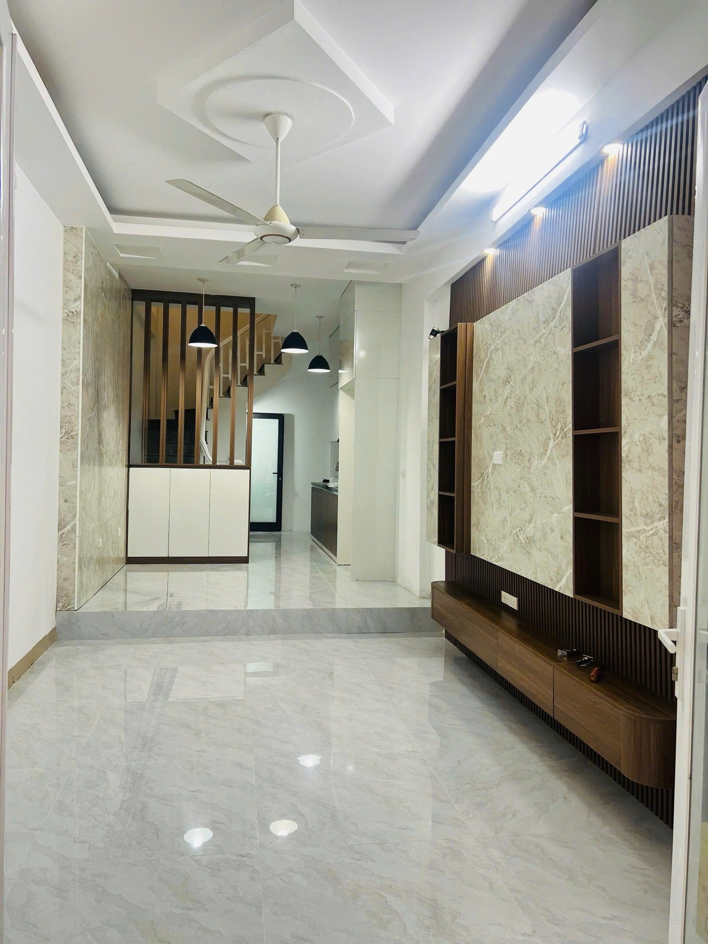 Bán Nhà Thổ Quan 33m, nhà xây mới, 5 Tầng hoàn công, ngõ rộng 4m giá 10,9Tỷ( Zalo 0886789322)