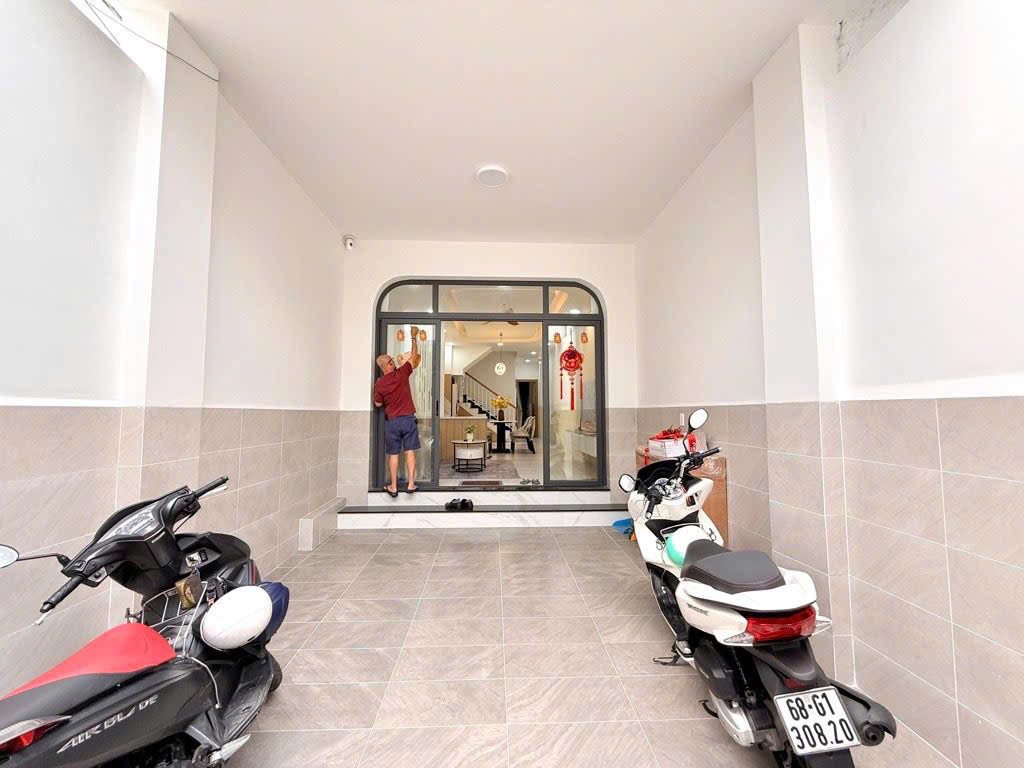 Bán Gấp Nhà Phố Mới Xây  3 Tầng Diện Tích 87m2 Mặt Tiền  Kinh Doanh Đường Thới An 18 Q12