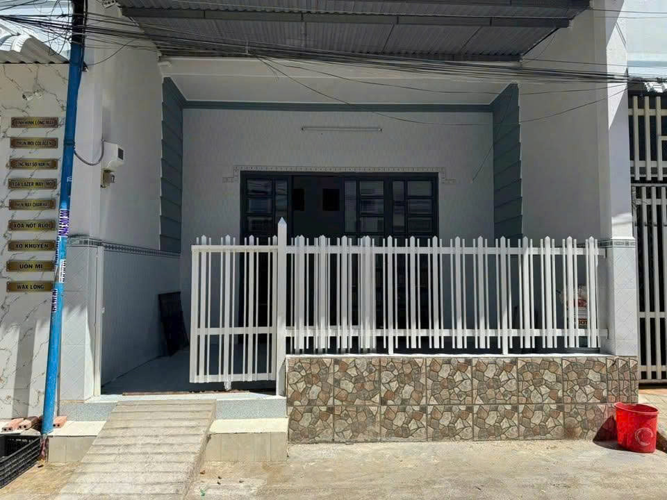 Đầu năm khai xuân e hạ giá lấy lộc về 800 triệu, căn nhà cấp 4 hơn 87m2