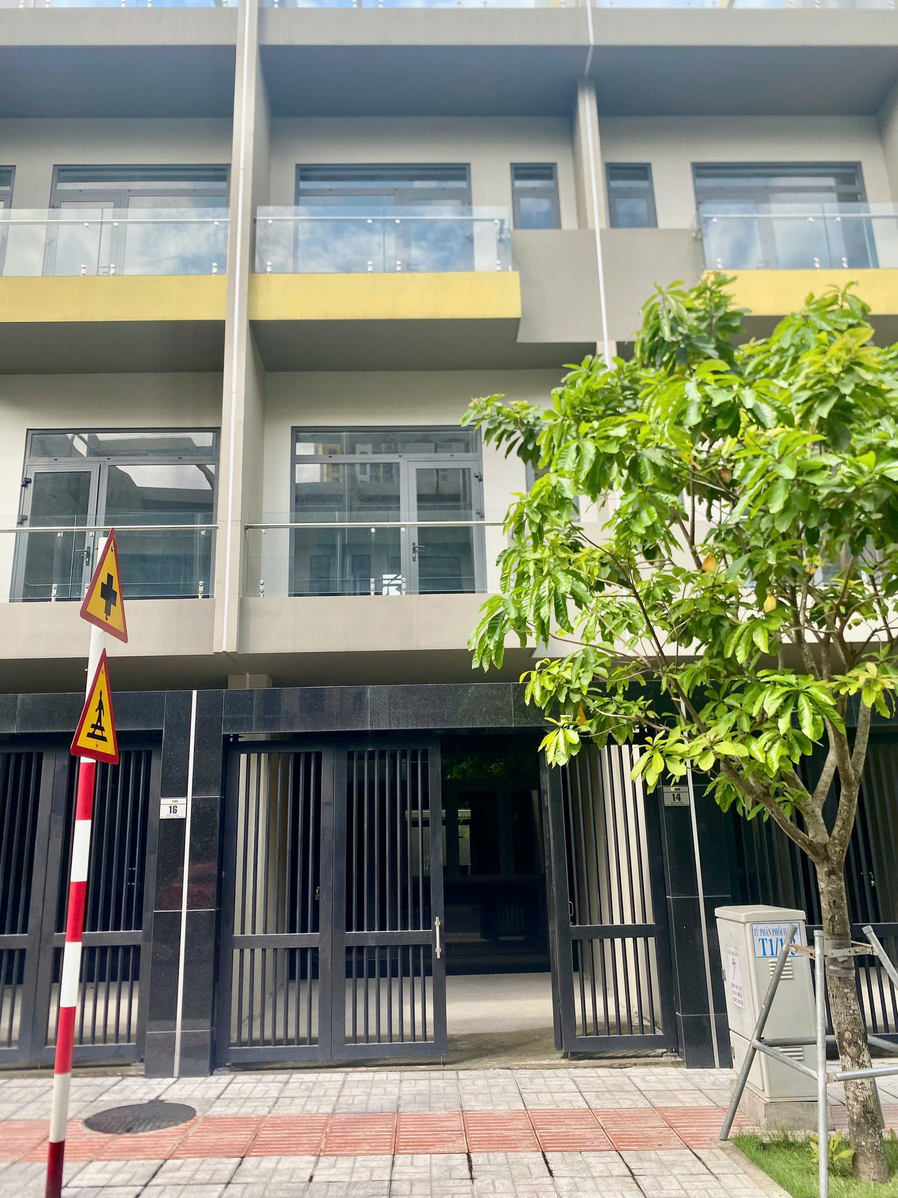 🏡 Nhà Phố Bcons 4 Tầng (245m²) – Giá 11 Tỷ thôi ạ