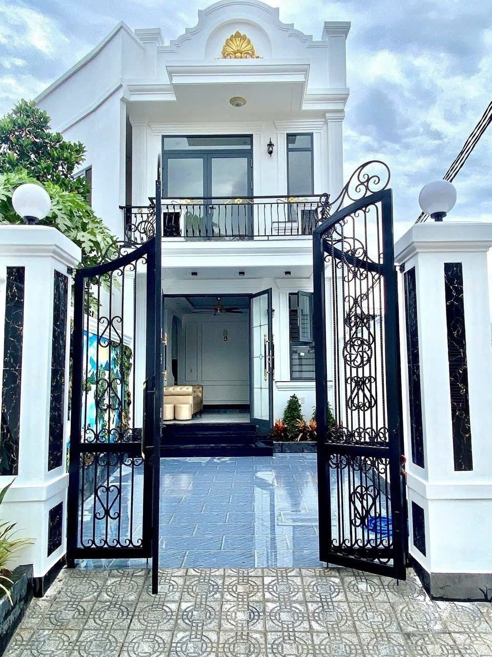 Mở bán siêu phẩm Villa cách đường chính Thu Bồn 10m  (phường Thủy Xuân)- TP Huế Giá chỉ: 3,450 Tỷ thương lượng. 
-----------------------------