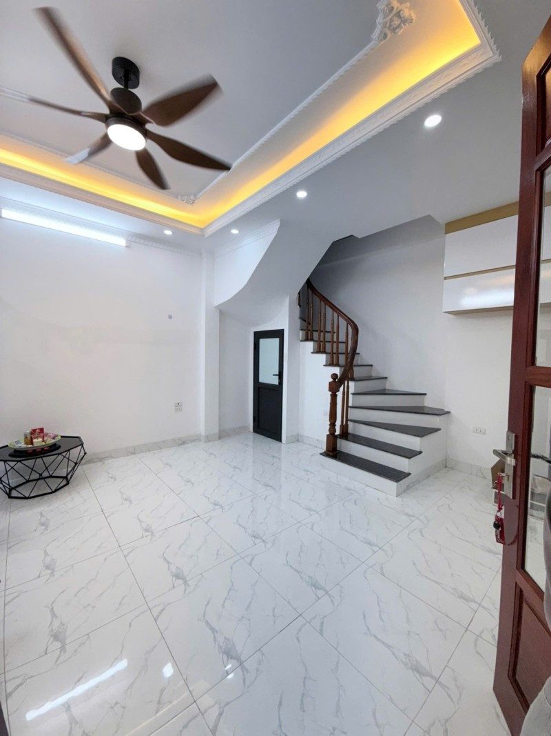 NHÀ MỚI THƯỢNG THANH – Ô TÔ ĐỖ CỔNG – CÓ SÂN RIÊNG – 5 TẦNG HIỆN ĐẠI – GIÁ 7.3 TỶ