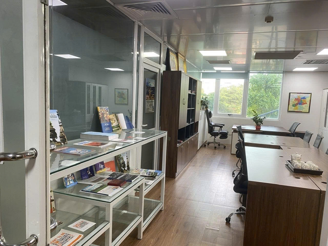 HÀNG HOT NGAY HỒ TÂY – CHO THUÊ VĂN PHÒNG FULL NỘI THẤT 170M GIÁ CHỈ 60 TRIỆU/THÁNG