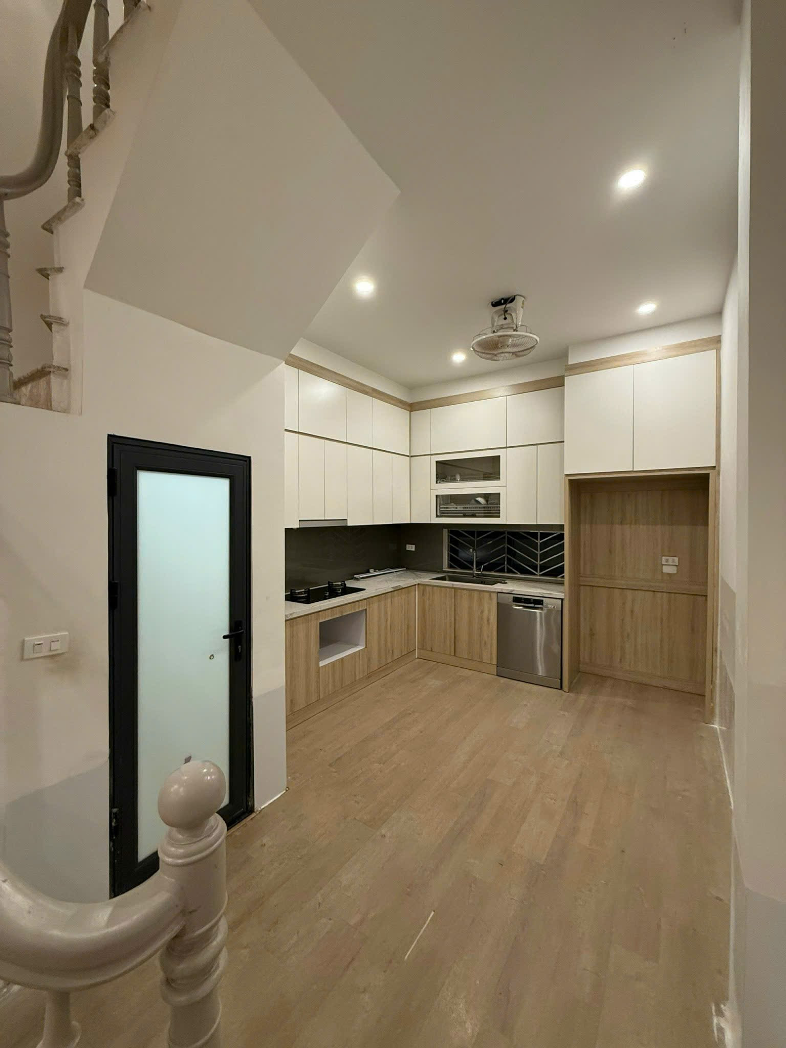 Cho thuê nhà ngõ 514 Thụy Khuê, Tây Hồ 40M x 4T (4 ngủ) giá 15tr ĐÓNG 1 CỌC 1