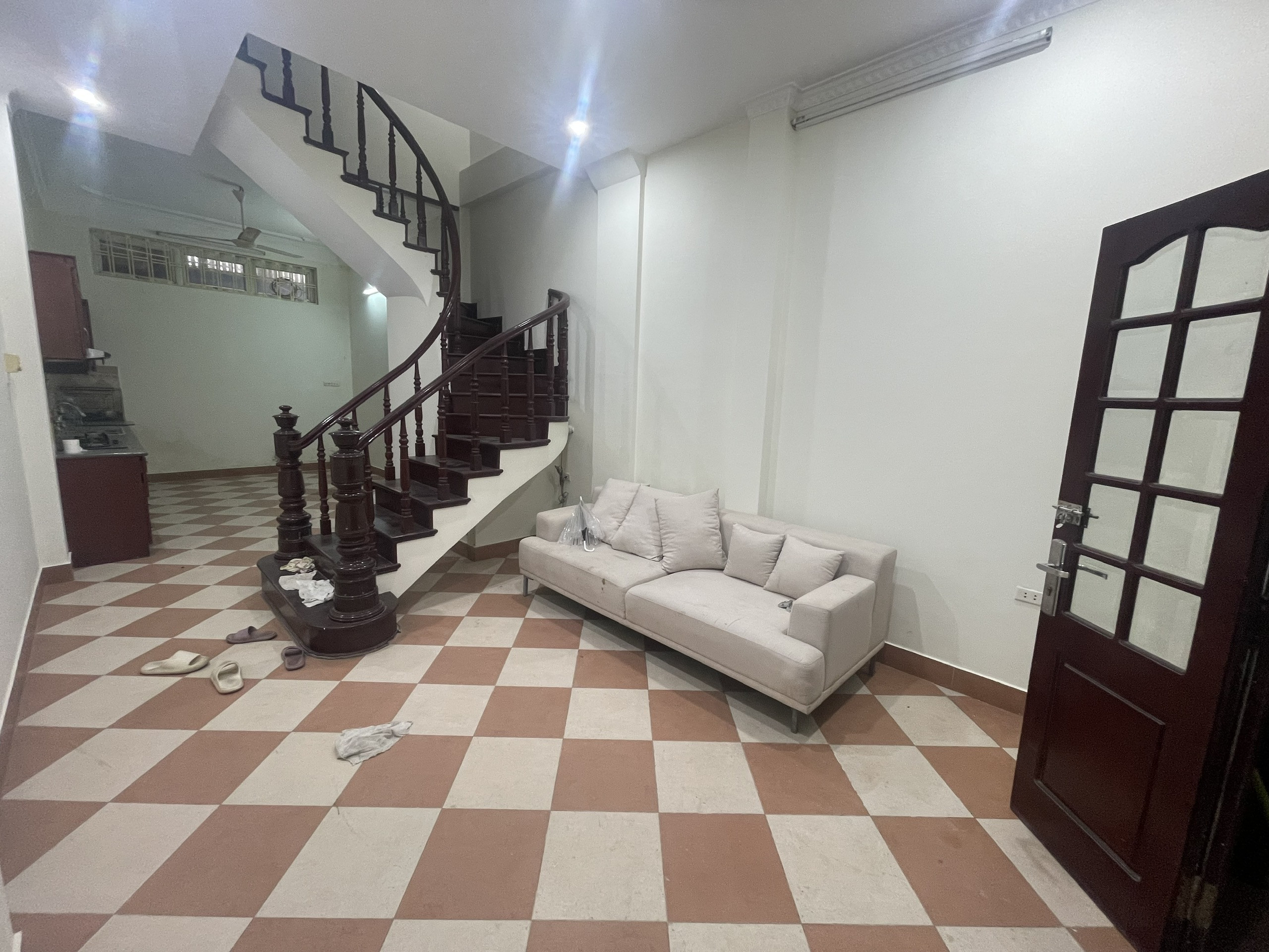 CHO THUÊ NHÀ GẦN 152 ĐƯỜNG THỤY KHUÊ, TÂY HỒ, 20M RA MẶT PHỐ, NHÀ ĐẸP 5 NGỦ