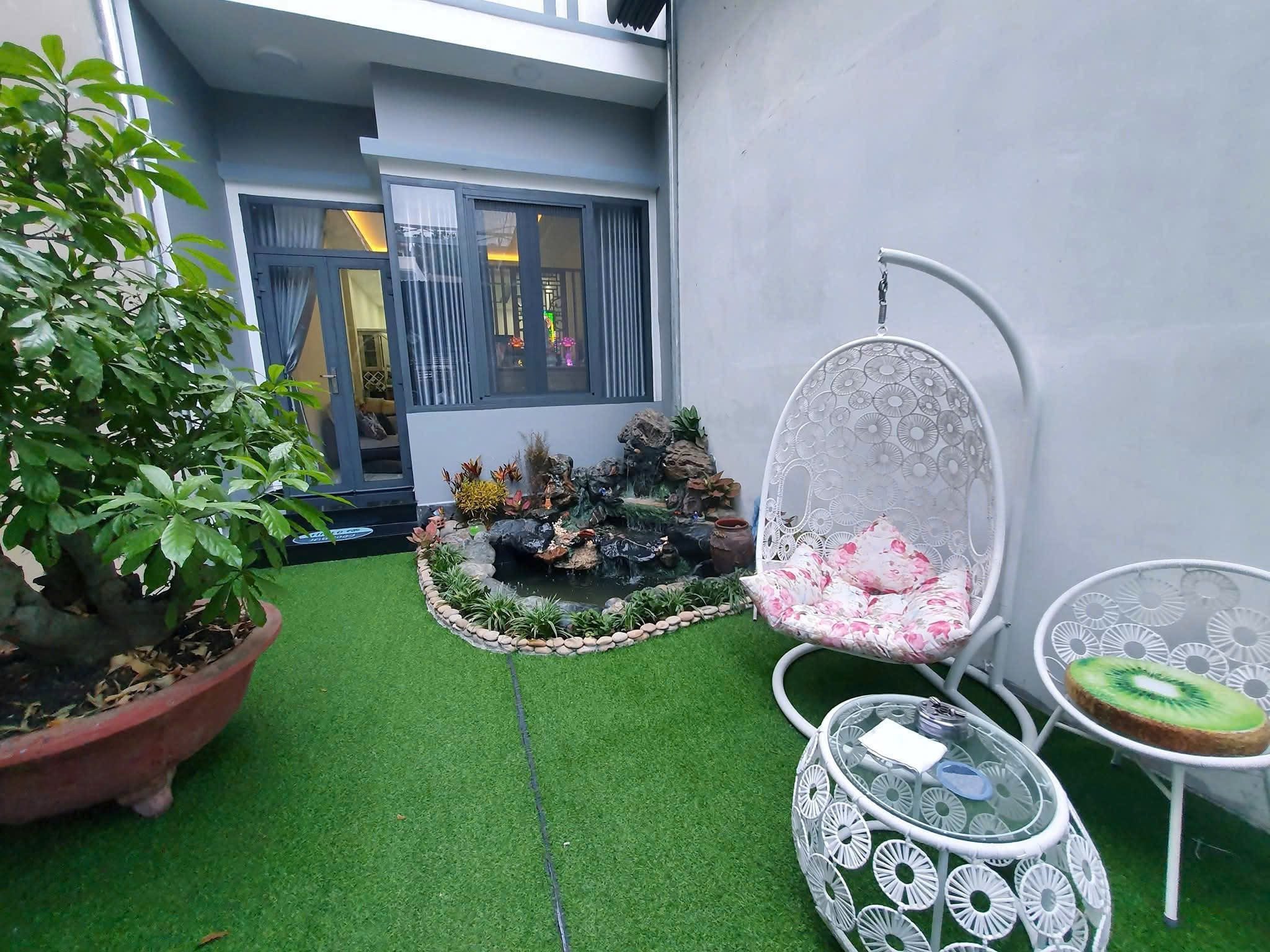 Bán nhà cấp 4 mặt tiền đường Thuỷ Xưởng, Tây Nha Trang – Giá 9 tỷ

📐 DT: 112m² (ngang hơn 4m x dài 28.5m)
🧭 Hướng Đông Nam mát mẻ
🏠 Nhà gồm: 1 PN, 1 WC, phòng khách, bếp, sân trước & sân sau, vào ở ngay

📍 Mặt tiền đường 16m, cách 23/10 chỉ 400m
✨ 