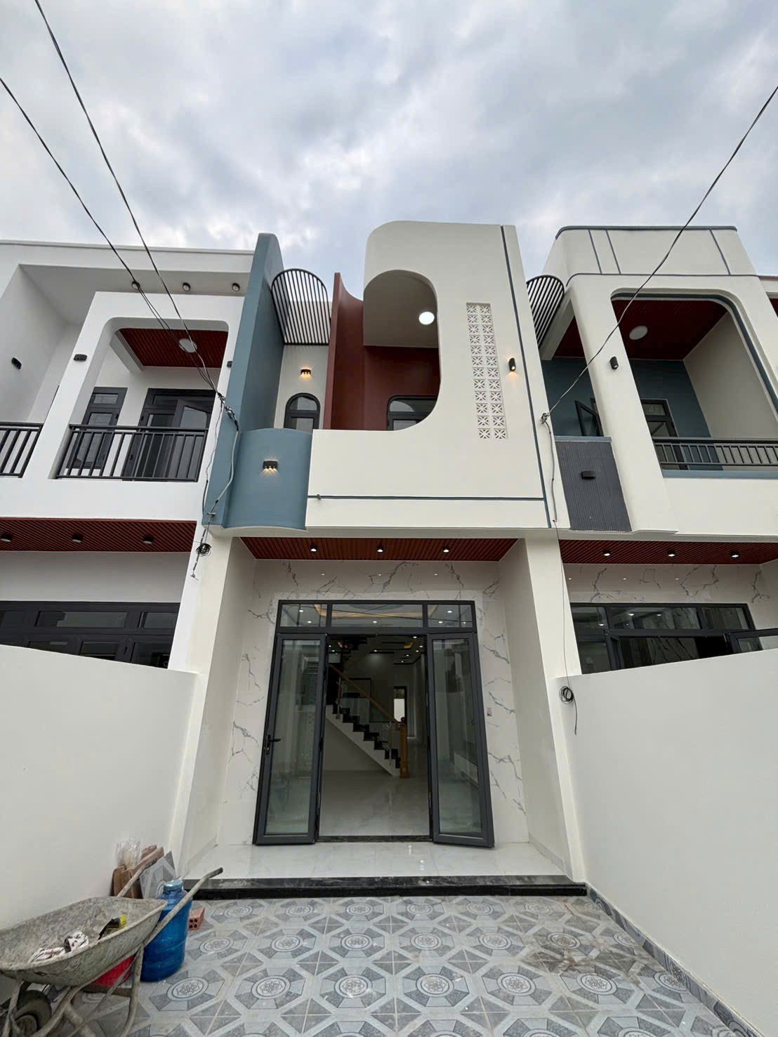 CỰC ĐẸP...DÃY NHÀ PHỐ VƯA HOÀN THIỆN VEN SÔNG CHỈ 650TR SỞ HỮU