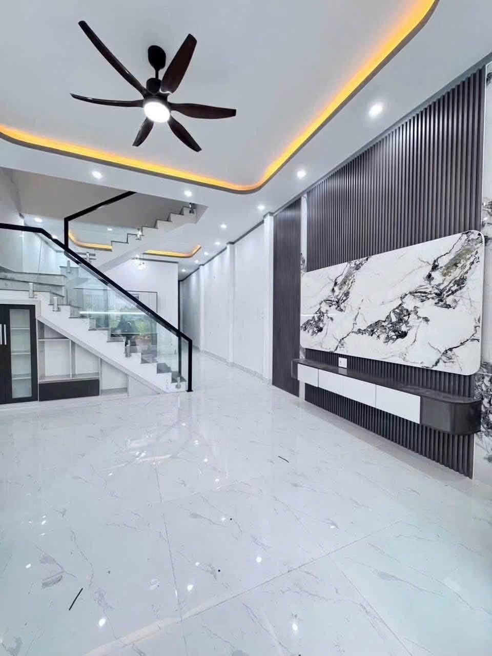 Em bán căn nhà mặt tiền hẻm Văn Phương Kinh doanh tốt