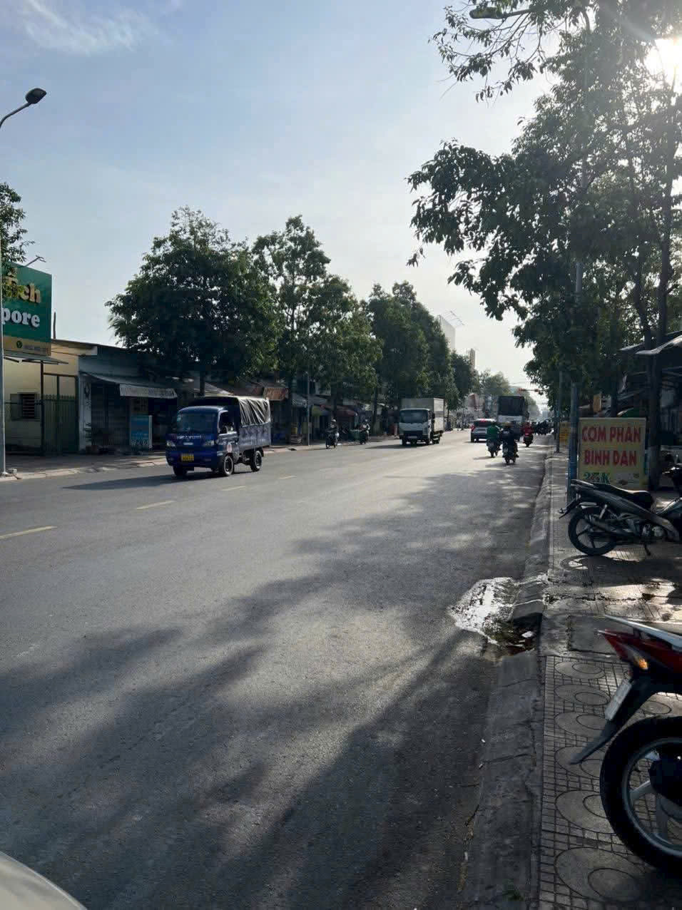 NHÀ LẦU LỬNG. Long Hoà A, P. Đạo Thạnh. Cách Quảng Trường- AEON MỸ THO 1,2km. Có sân vườn