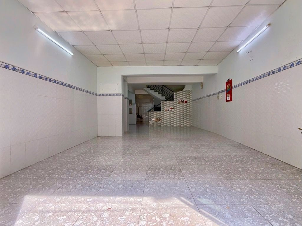 Nhà đẹp ở ngay Tỉnh Lộ 10 - Giáp Aeon Mall - 68m2 chỉ 5.25 tỷ