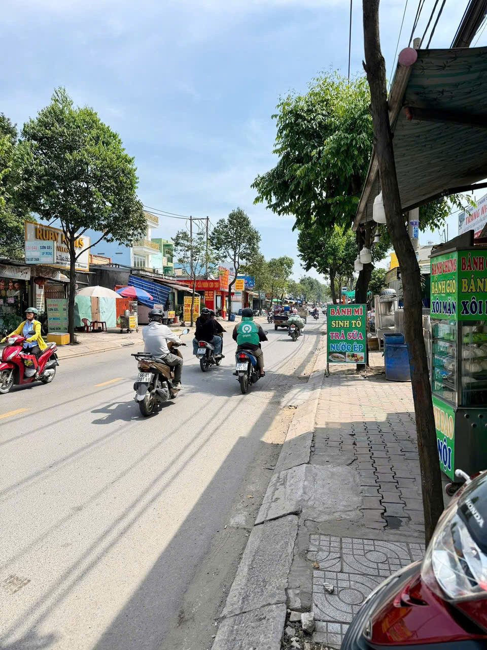 Nhà mặt tiền cần bán gấp tại Bình Tân đ. Tỉnh Lộ 10. Tân Tạo A. Giá: 5,63 tỷ. DT: 101m2. 4 Tầng. 4PN 5WC. Sổ Hồng Riêng