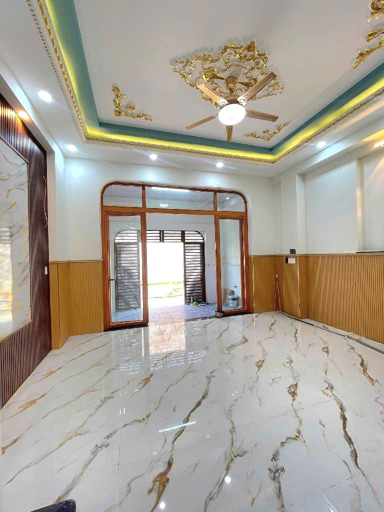 BÁN NHÀ ĐẸP SÁT HƯƠN.G LỘ 2 - CẦU VƯỢT Hl2 - 4PN - HẺM ÔTÔ - ( 6.2X11M )