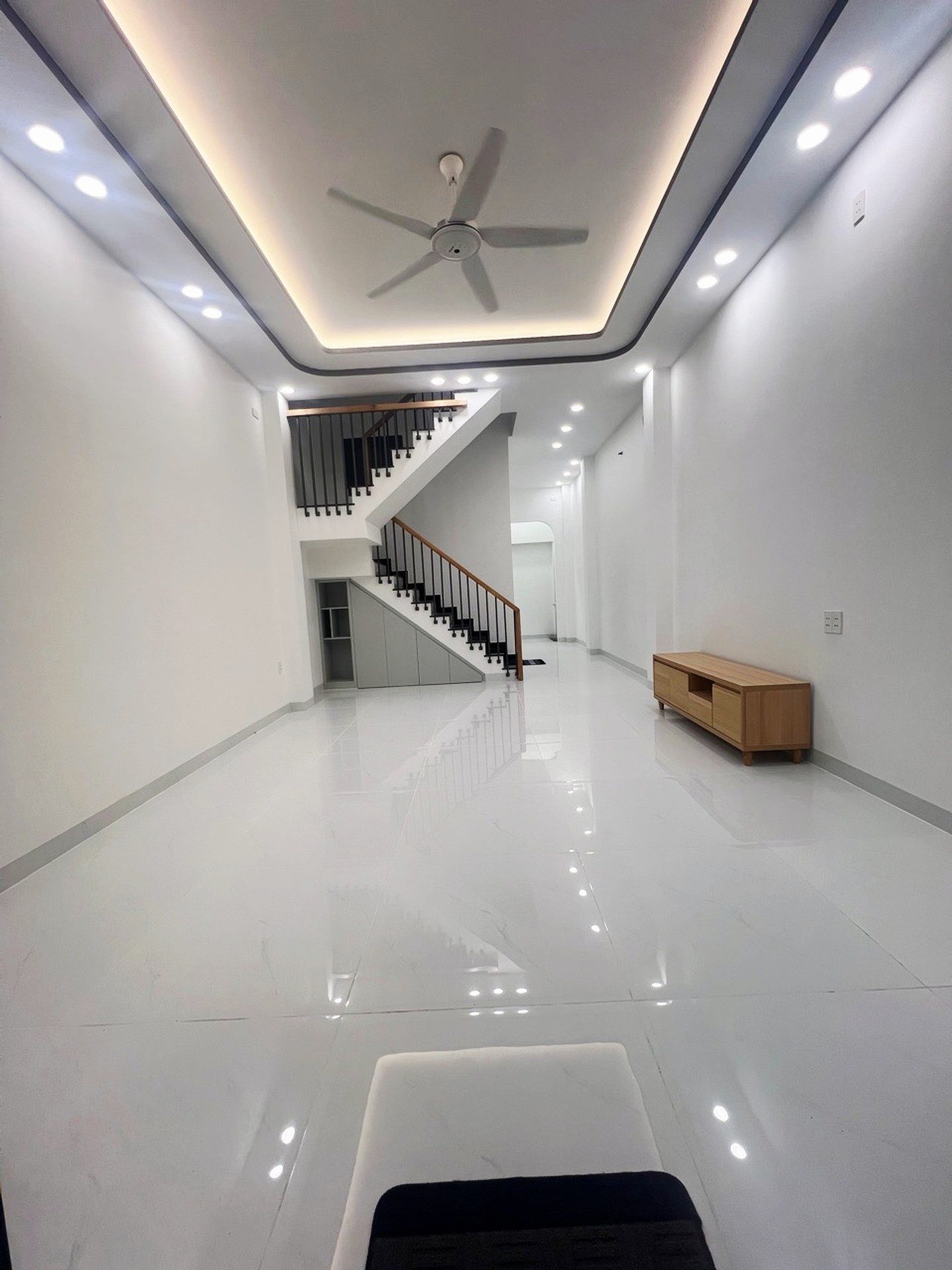 Chủ Giảm 200 Triệu! Bán Gấp Nhà Mới 4 Tầng Tỉnh Lộ 10, Bình Tân – 50m² – Xe Hơi Ngủ Trong Nhà – Hẻm 6m – 6PN Chỉ 5.9 Tỷ