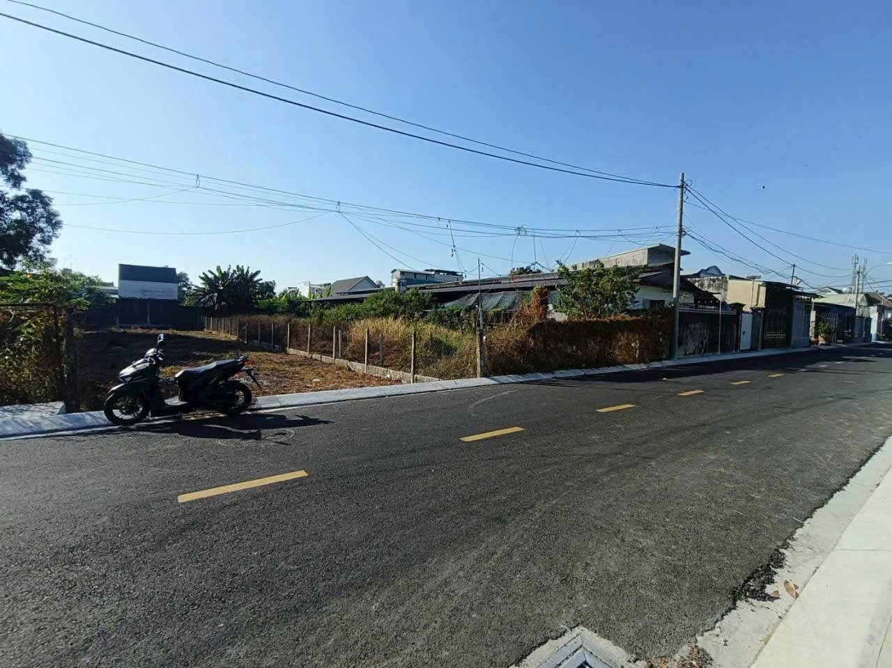 Chủ cần bán gấp lô đất đẹp
Mặt Tiền Nguyễn Viết Xuân Trung Tâm Thị Trấn Củ Chi