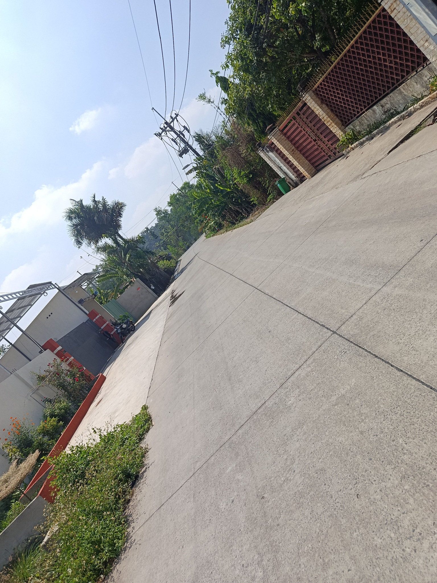 KẸT TIỀN BÁN GẤP ĐẤT THỊ TRẤN CỦ CHI 🚨
📍 1 sẹc Nguyễn Văn Khạ
📐 10x12m – full thổ cư
🏡 Xây dựng tự do, mua ở ngay
🚗 Đường rộng xe hơi vào thoải mái
🛒 Gần chợ, tiện ích đầy đủ
📄 Sổ riêng rõ ràng – vay bank tốt