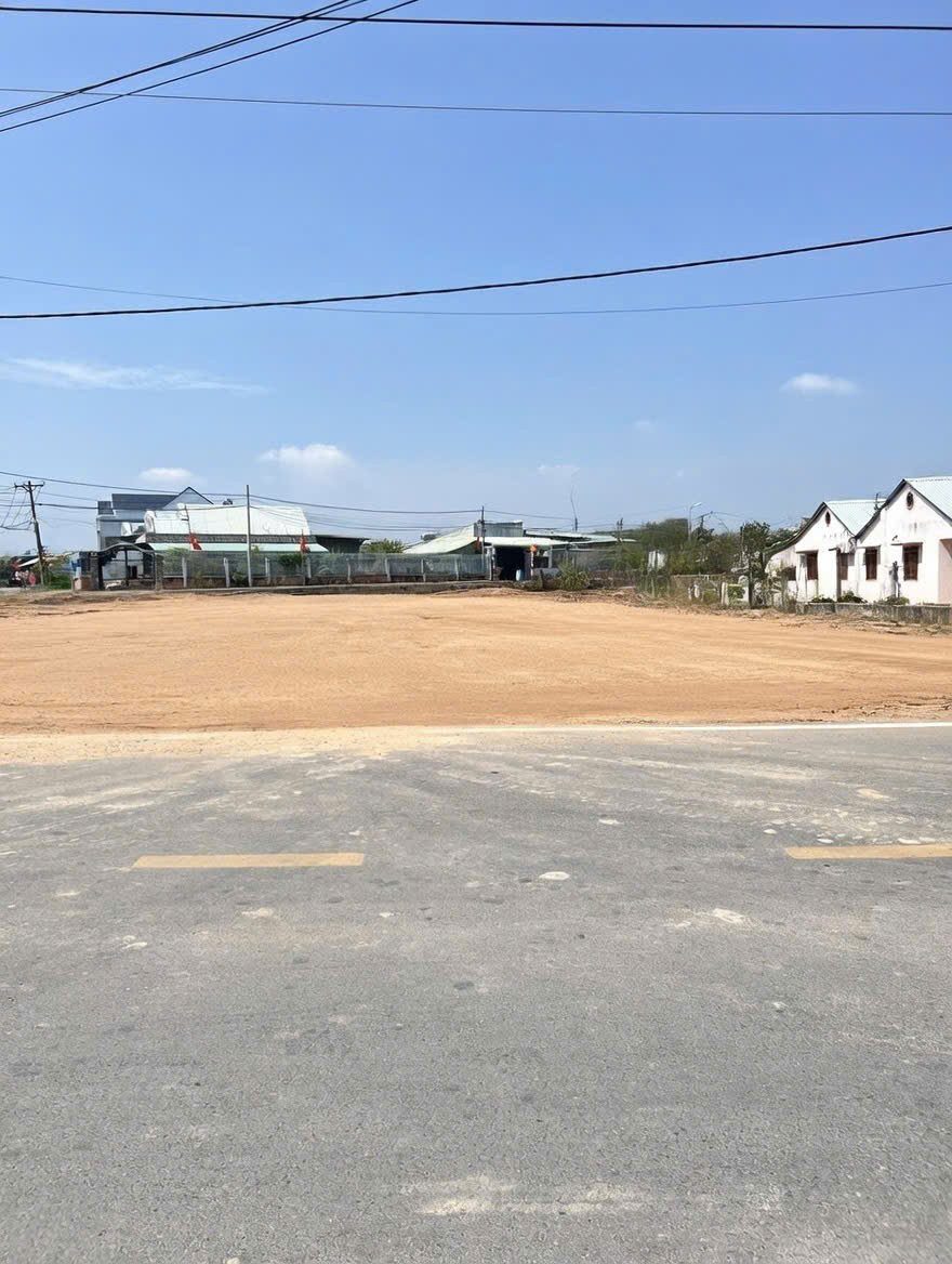CHỐT 1 TỶ  NỬA LÔ ĐẤT FULL THỔ NGAY CHỢ VIỆT KIỀU DT105m2, XÂY FULL, CÔNG CHỨNG NGAY