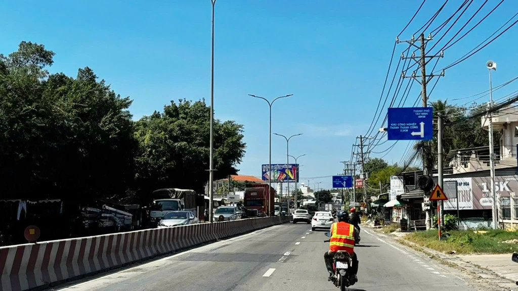 chính chủ bán 200m2 đất mặt tiền đường tỉnh lộ 2,  củ chi, sổ hồng riêng hỗ trợ vay NH