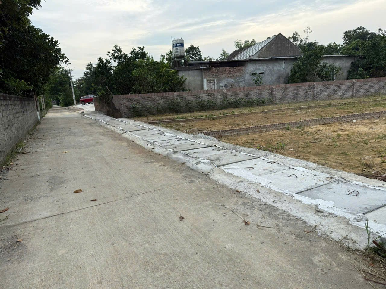 Cần bán nhanh lô đất thôn Lưu Quang, tt. Gia Khánh DT 133,5m2 MT 5m nở hậu đẹp giá chỉ 750 triệu 0988296228