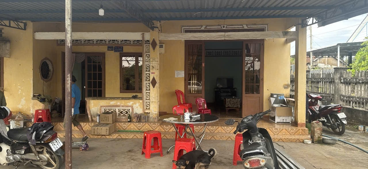 Cho thuê căn nhà 2 mặt tiền, 3pn, khu dân cư cao su, xã Hoà Hội, gần tỉnh lộ. Giá chỉ 2 triệu đồng/tháng