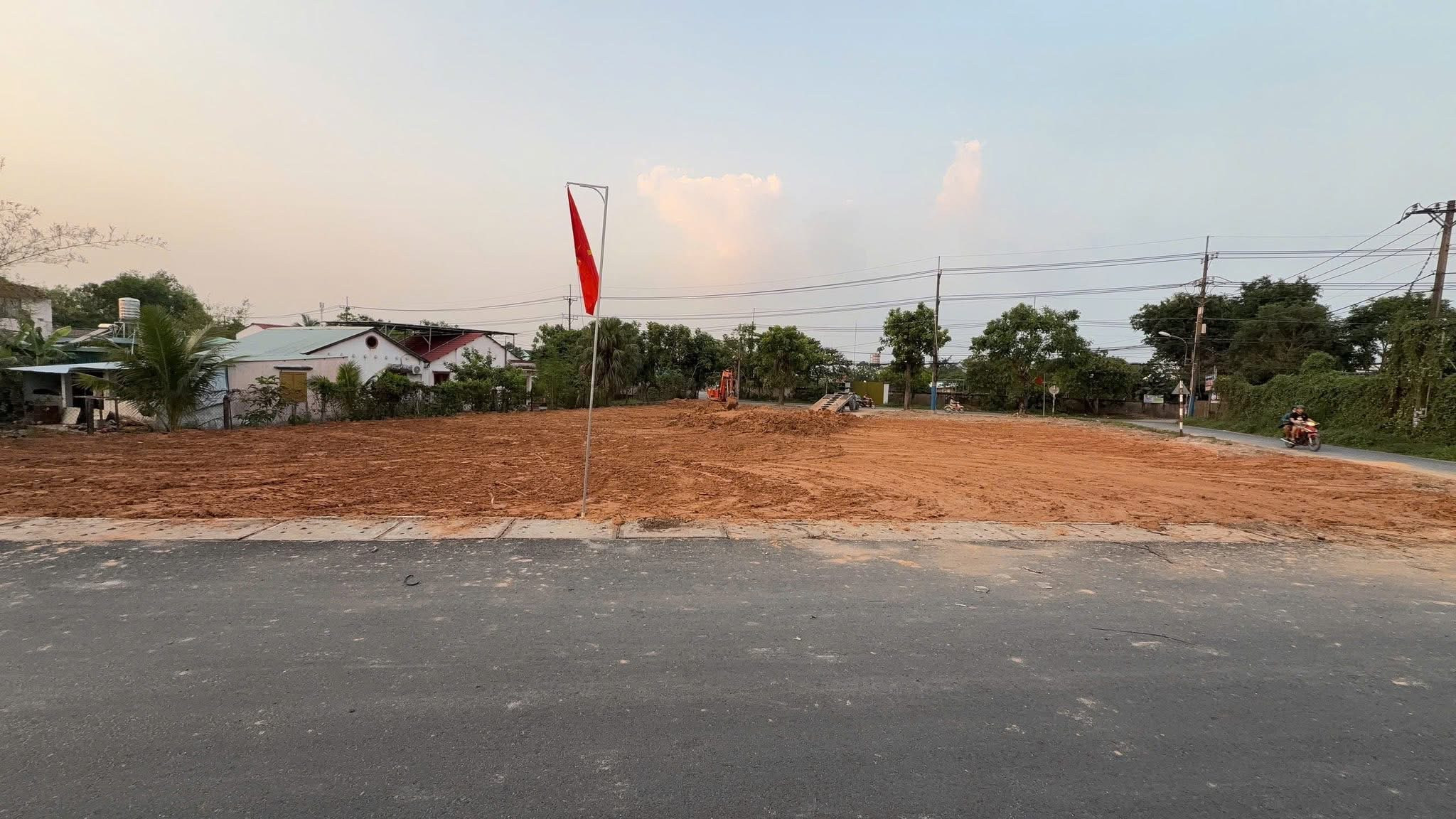 ban đât 110m2 1tỷ 490 so sẵn ơ UBND Trung lâp Thượng Củ Chi