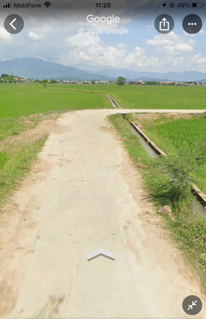 Đất ruộng, LUC, đám ruộng nằm ngay gốc đường bê tông. (Giá 1,570 tỷ còn thương lượng nếu khách thiện chí). 1 đám lớn, bao phísang nhượng