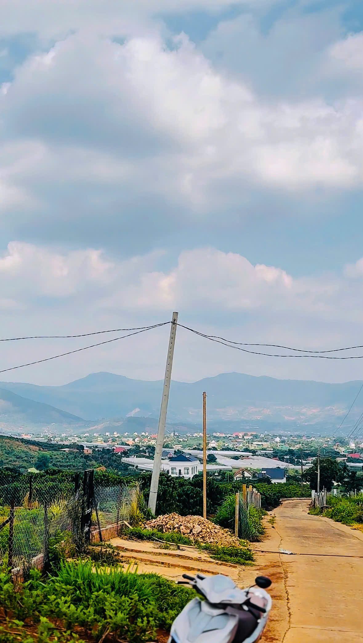 Đất thổ cư ngay trung tâm thị trấn Nam Ban Lâm Hà. View Panorama. Chỉ với 2.45 Triệu/m2