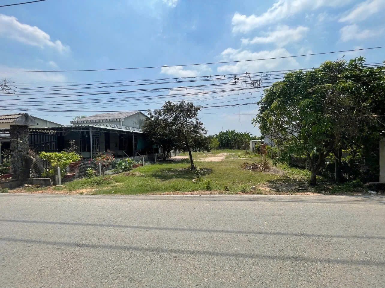 LÔ MẶT TIỀN ĐƯỜNG NHỰA LỘC HƯNG HƠN 270M2 CHỈ 1Tỷ250