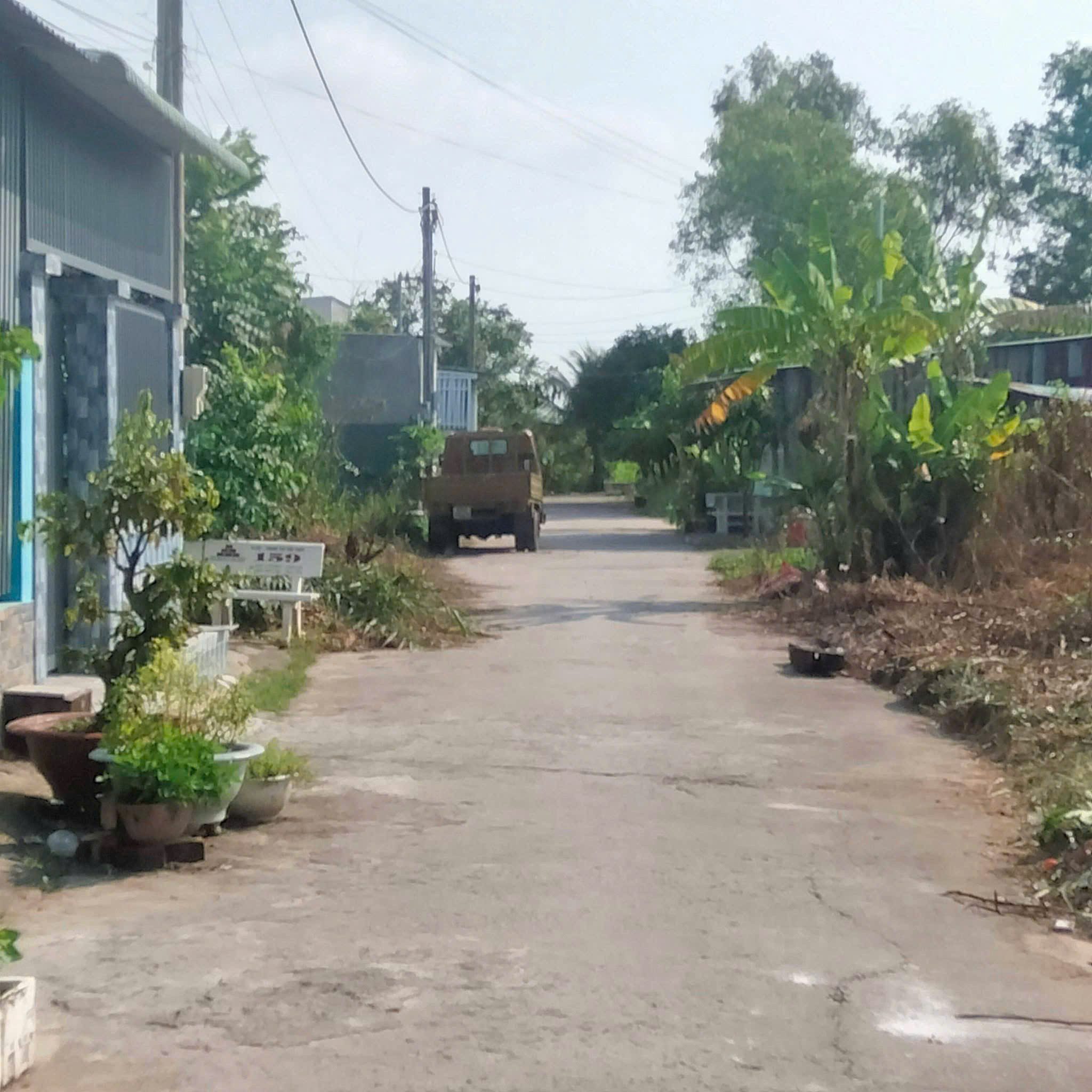 Bán lô đất thổ cư xây dựng tự do ngay sát chân Cầu Vượt Củ Chi giá 675 tr