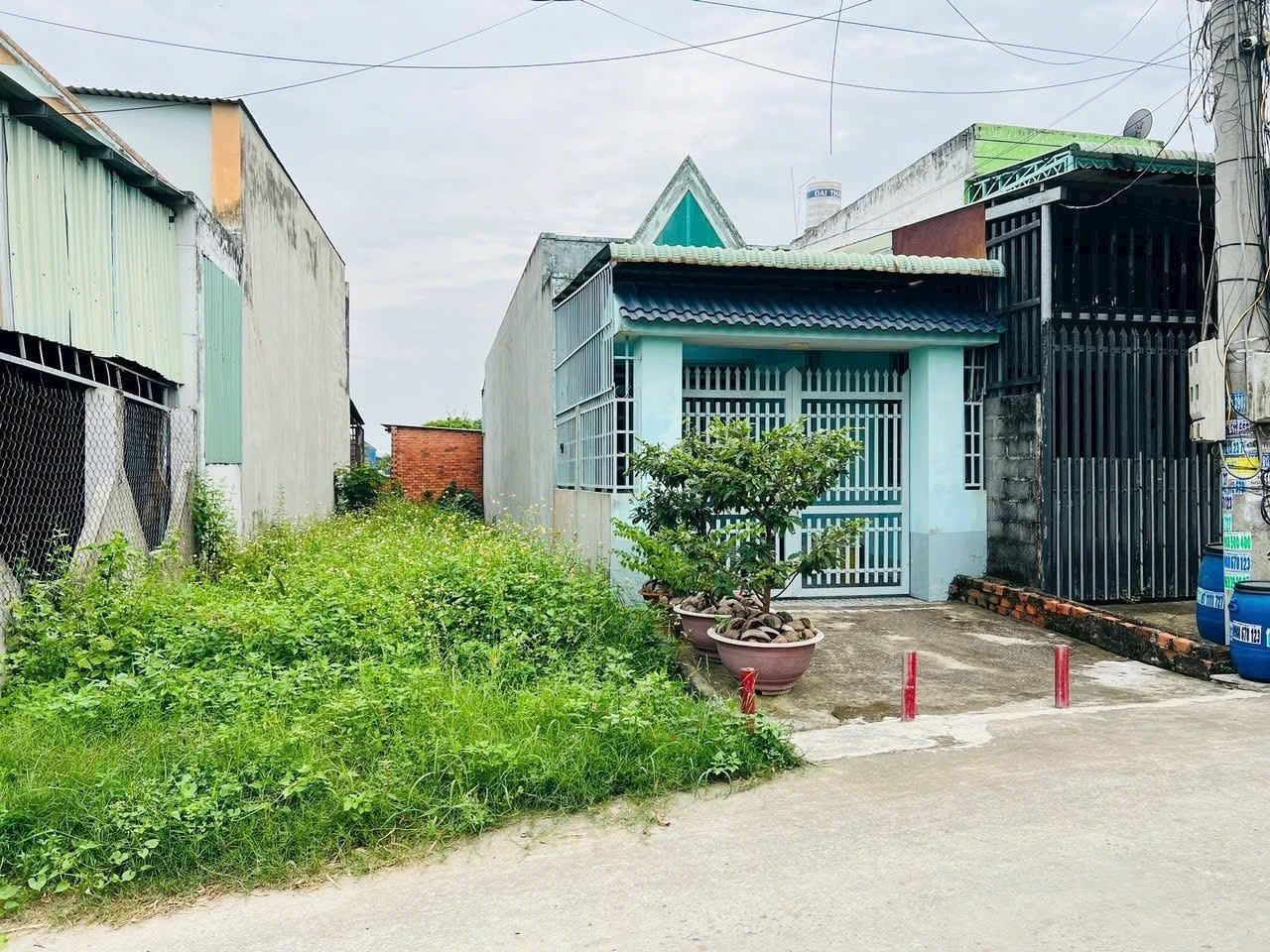 Bán đất lọt khe mặt tiền bê tông hoàn thành, 4x25, full thổ cư chỉ 1 tỷ 190 tr