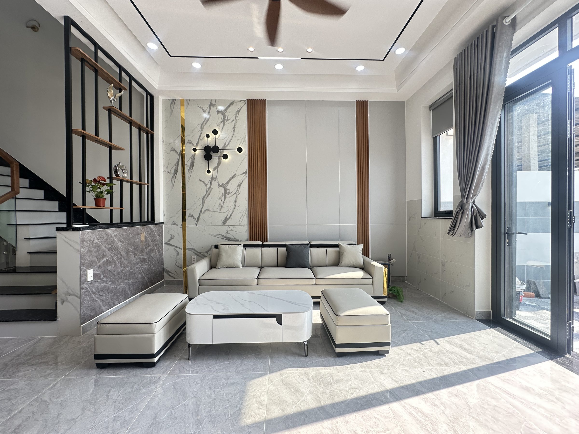 Bán nhà 1 trệt 2 lầu siêu đẹp, DT 5x35m gần ngã 3 Mỹ Hạnh có 4PN