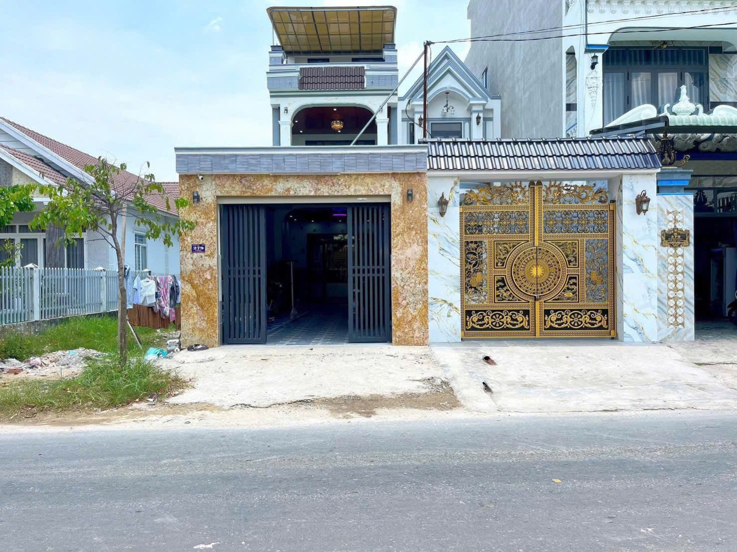 Bán nhà mặt tiền nhựa buôn bán được nhà 2 lầu full nội thất