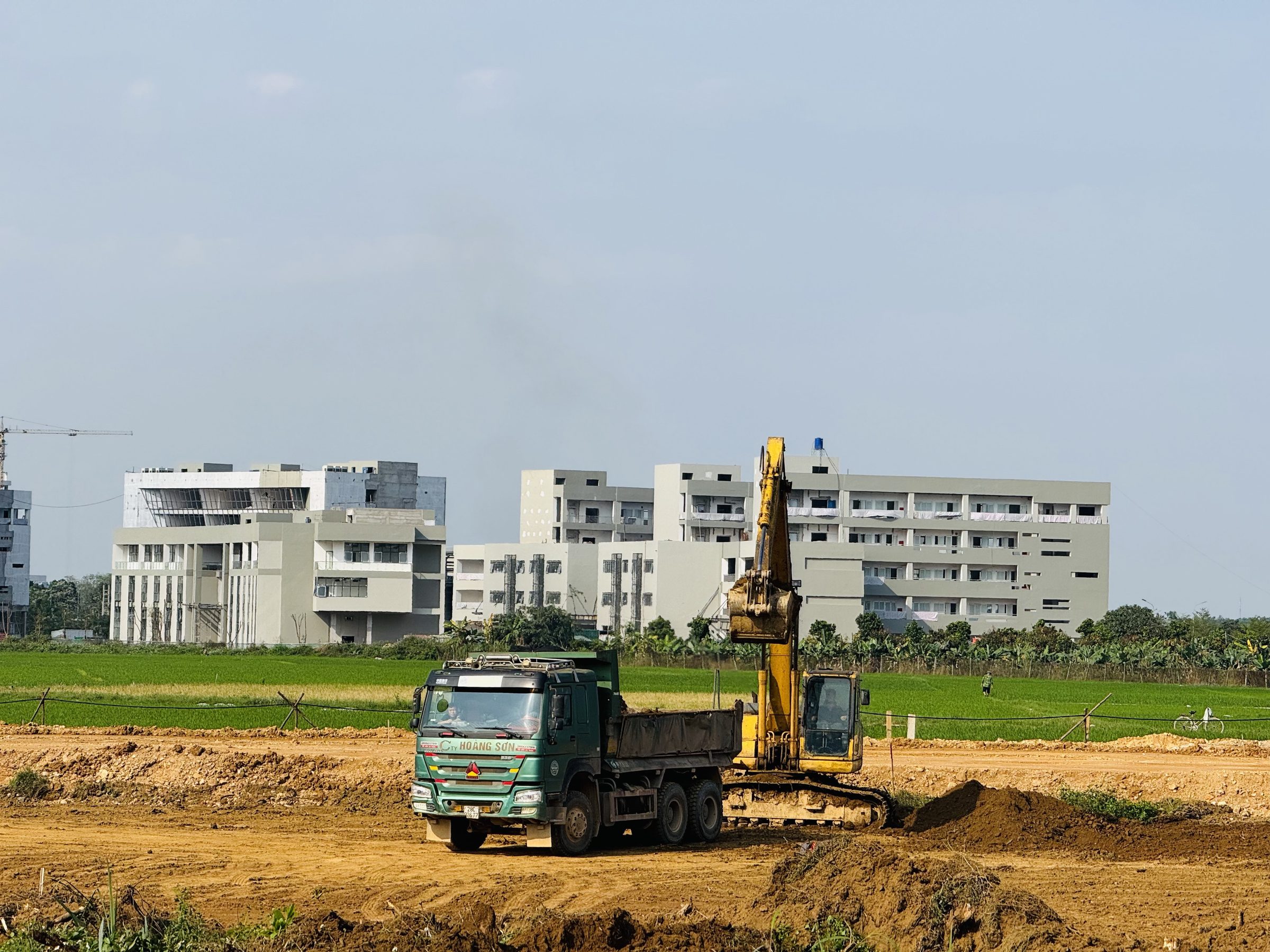 125M2 ( 7,5 TỶ ) VỊ TRÍ ĐẮC ĐỊA DUY NHẤT ĐỐI DIỆN CỔNG ĐH VIỆT NHẬT ĐH QUỐC GIA