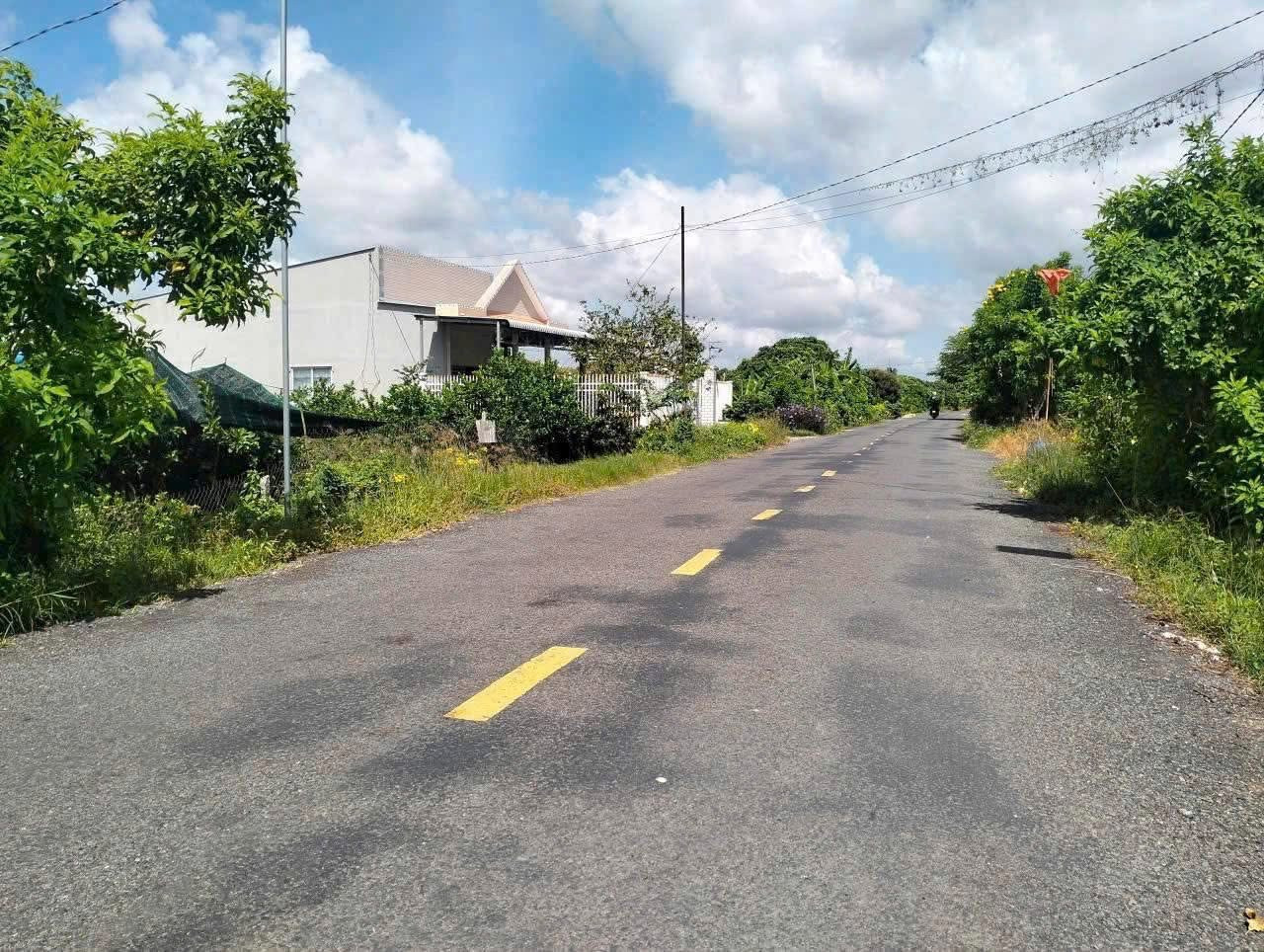 BÁN ĐẤT MẶT TIỀN ĐƯỜNG.