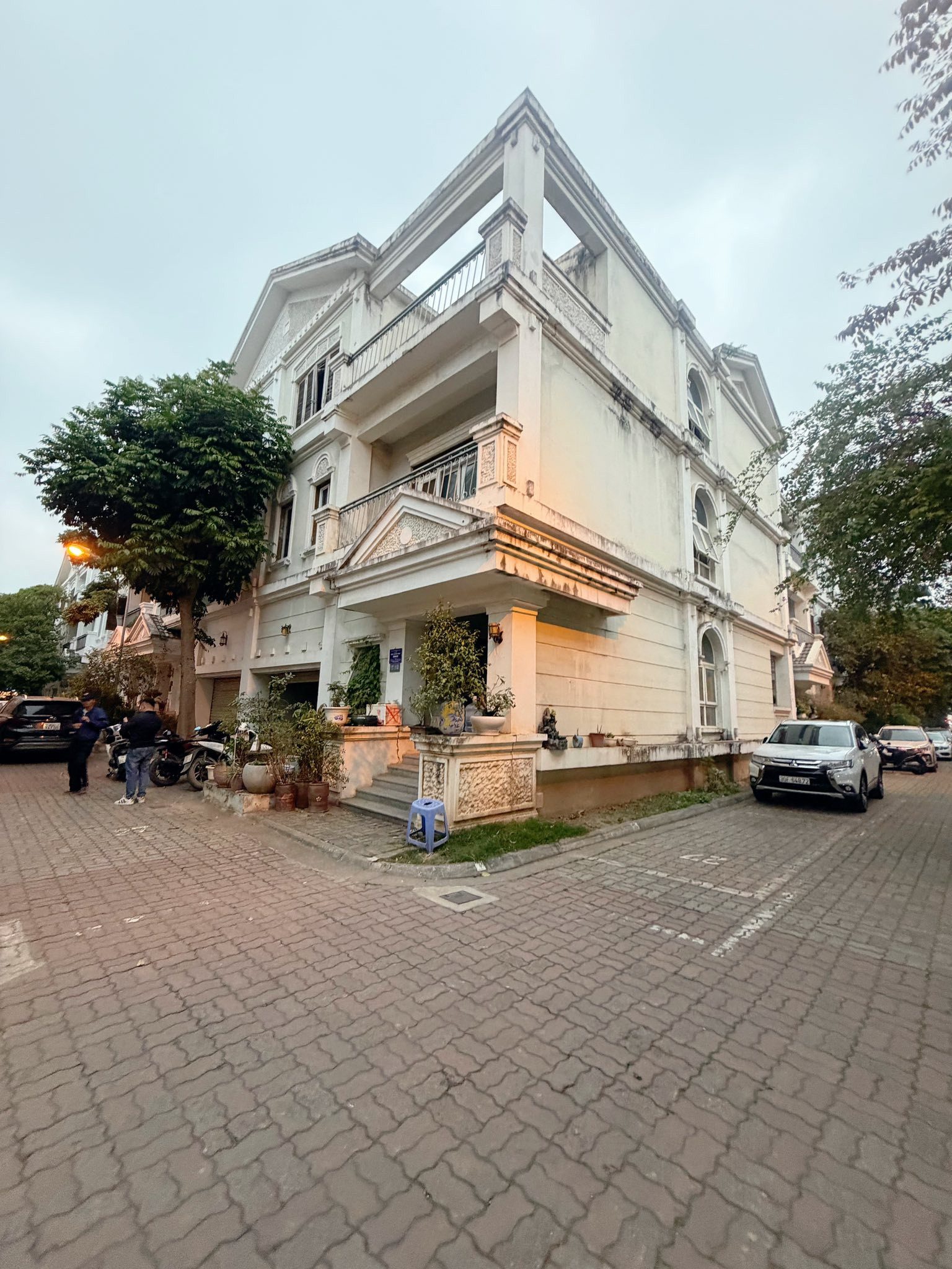 BÁN BIỆT THỰ HUYNDAI ĐƯỜNG TÔ HIỆU. HÀ ĐÔNG. 189M2 - 4 TẦNG. MT 10M.