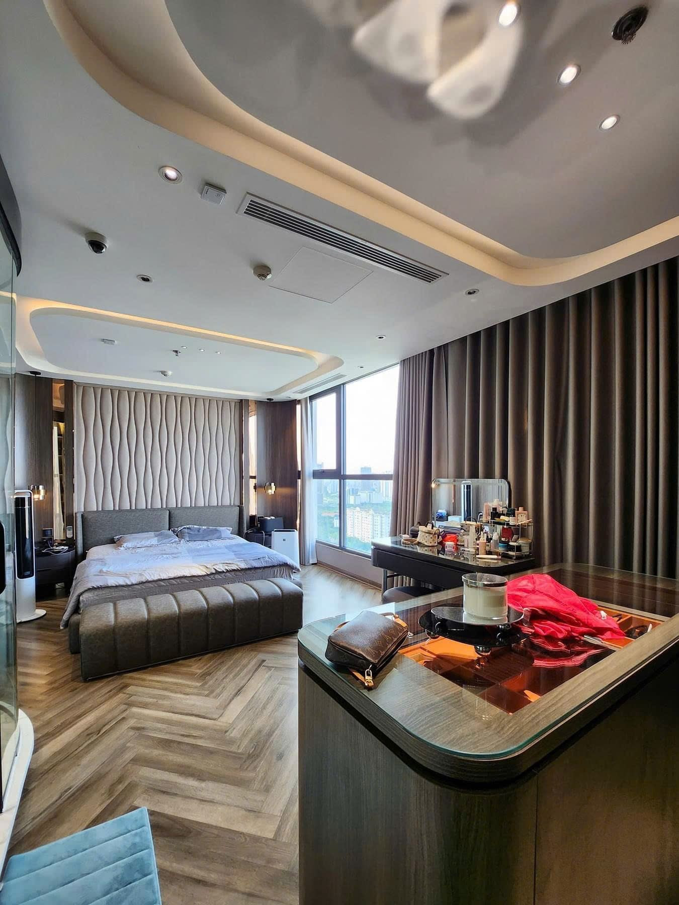 Bán căn hộ Roman Plaza – Giá 7,65 tỷ | Ban công Đông Nam | Tầng trung sáng nhà
(Số em: 083,848,9898)
