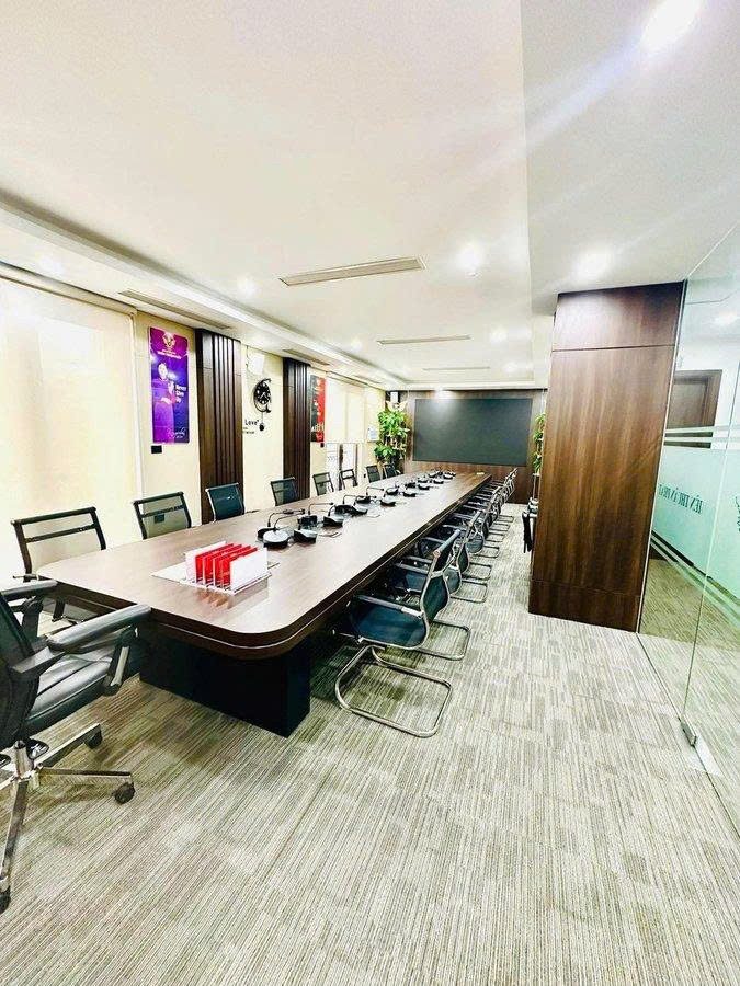 Bán tòa nhà 8 tầng mặt phố Nguyễn Thanh Bình, 205m2, mặt tiền 28m, lô góc, thang máy, kinh doanh VIP, giá 160 tỷ