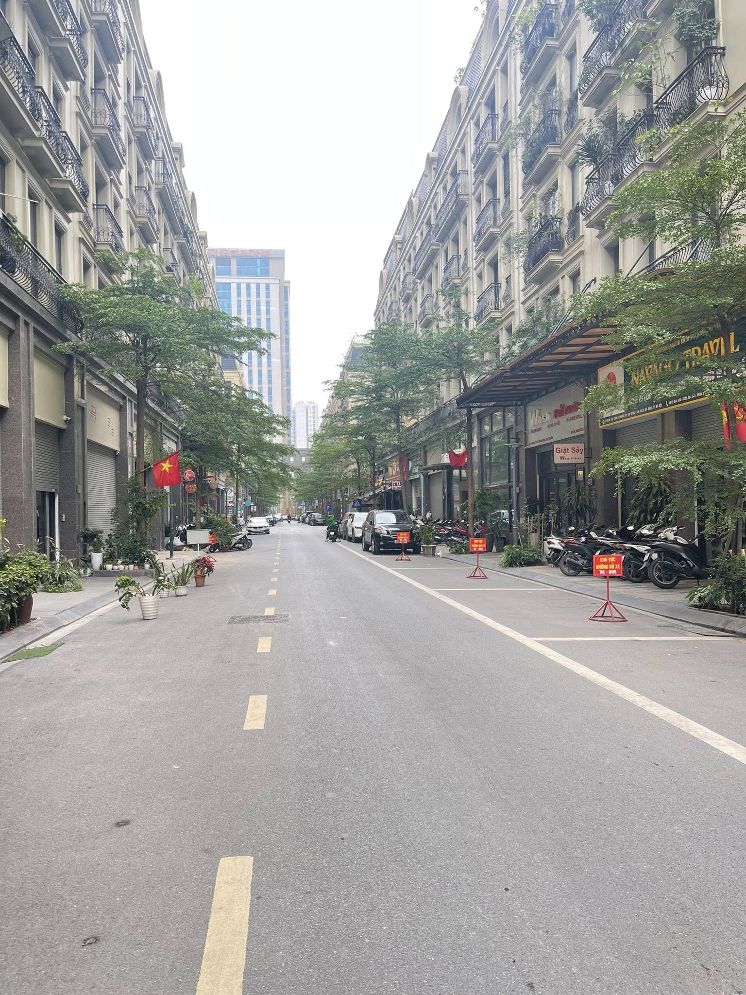 BÁN NHÀ LIỀN KỀ THE TERRA AN HƯNG. 80M2 - 8 TẦNG. THANG MÁY. MT 8M.