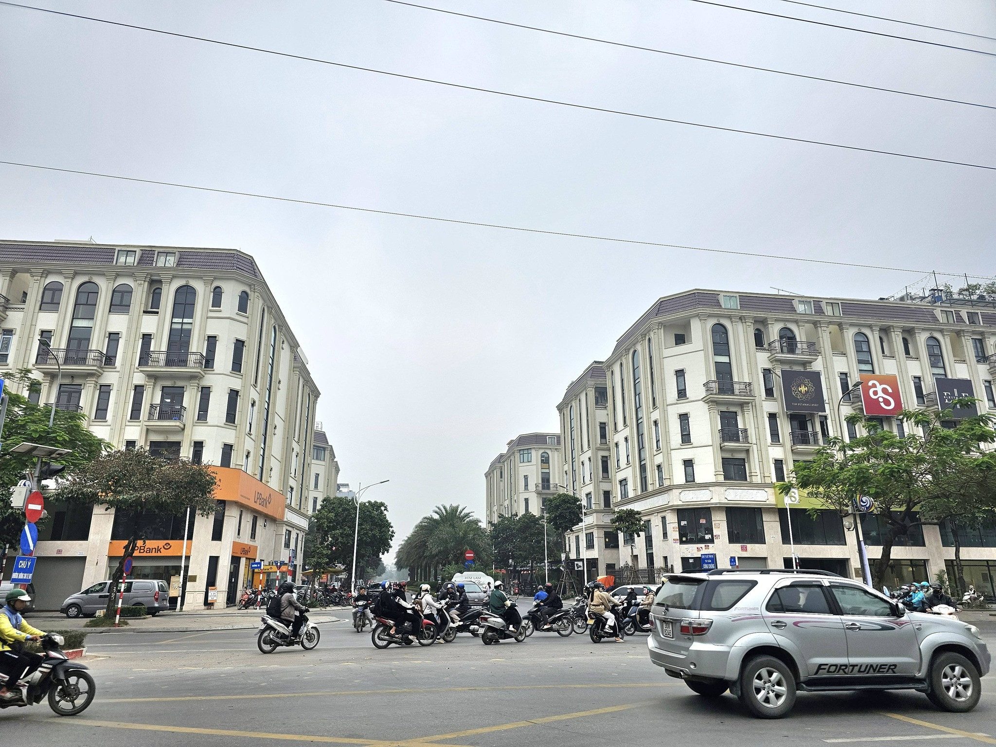 BÁN NHÀ LIỀN KỀ HIM LAM VẠN PHÚC. HÀ ĐÔNG. 95M2 - 6 TẦNG. MT 6.5M.