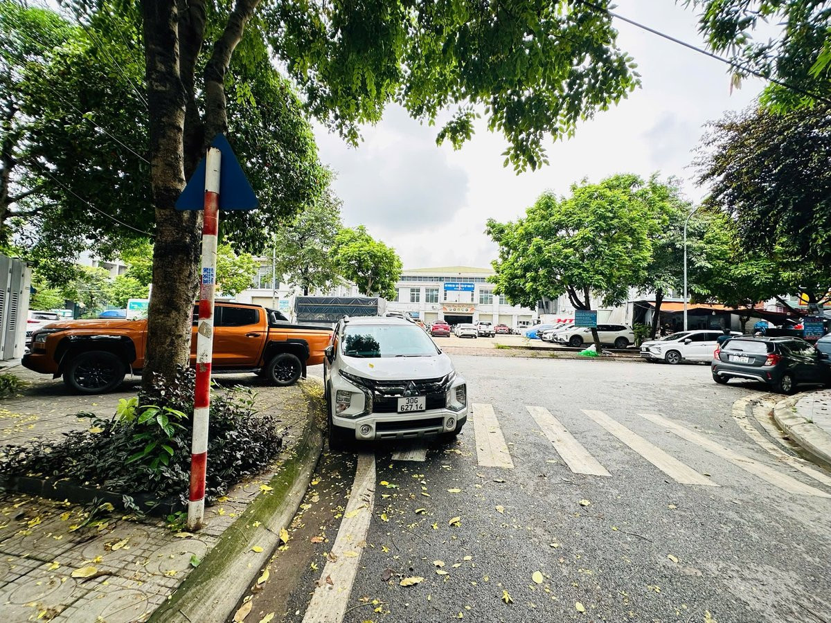 Bán Biệt Thự Lô Góc Trung Văn 148m² MT 22m Giá 74,9 Tỷ