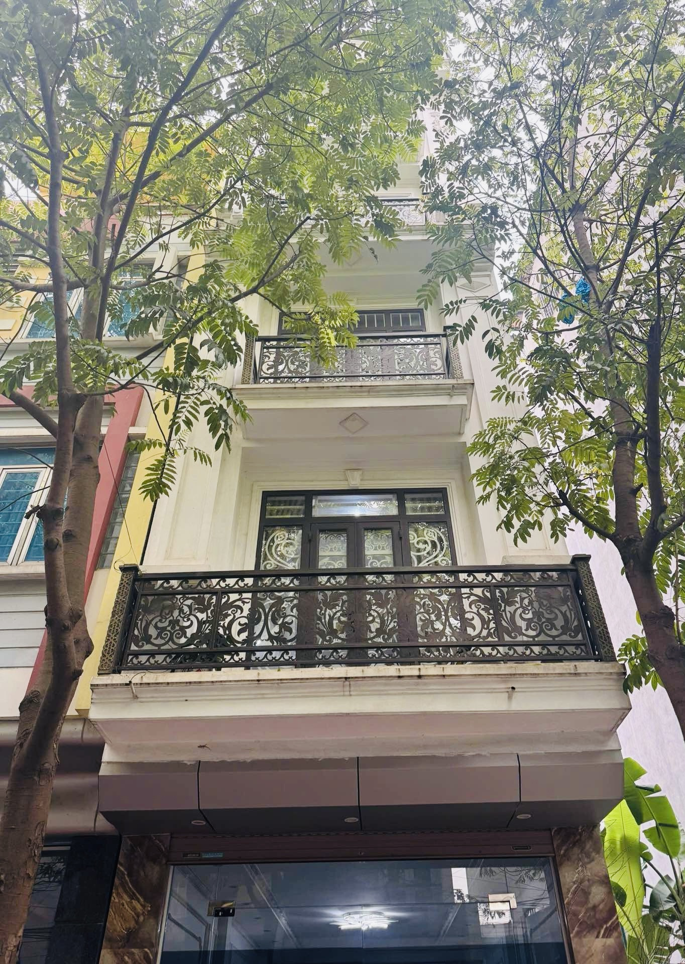 Bán Căn Liền kề Dịch Vụ - 50m² - 5 Tầng - 13.6 Tỷ Ngay Trường Vạn Bảo - Vạn Phúc - Hà Đông