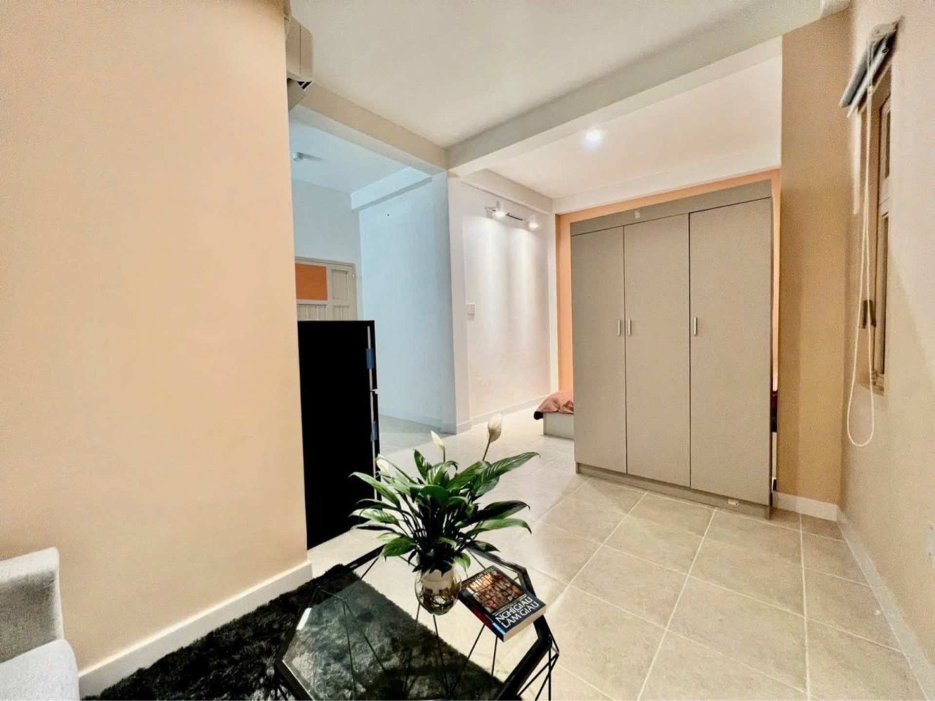 SIÊU PHẨM TÔN ĐẢN QUẬN 4 CHỈ 4.25 TỶ, NHÀ PHỐ 5 TẦNG CÓ HẦM ĐỂ XE, SHR HOÀN CÔNG, SẴN DÒNG TIỀN 20TR/THÁNG