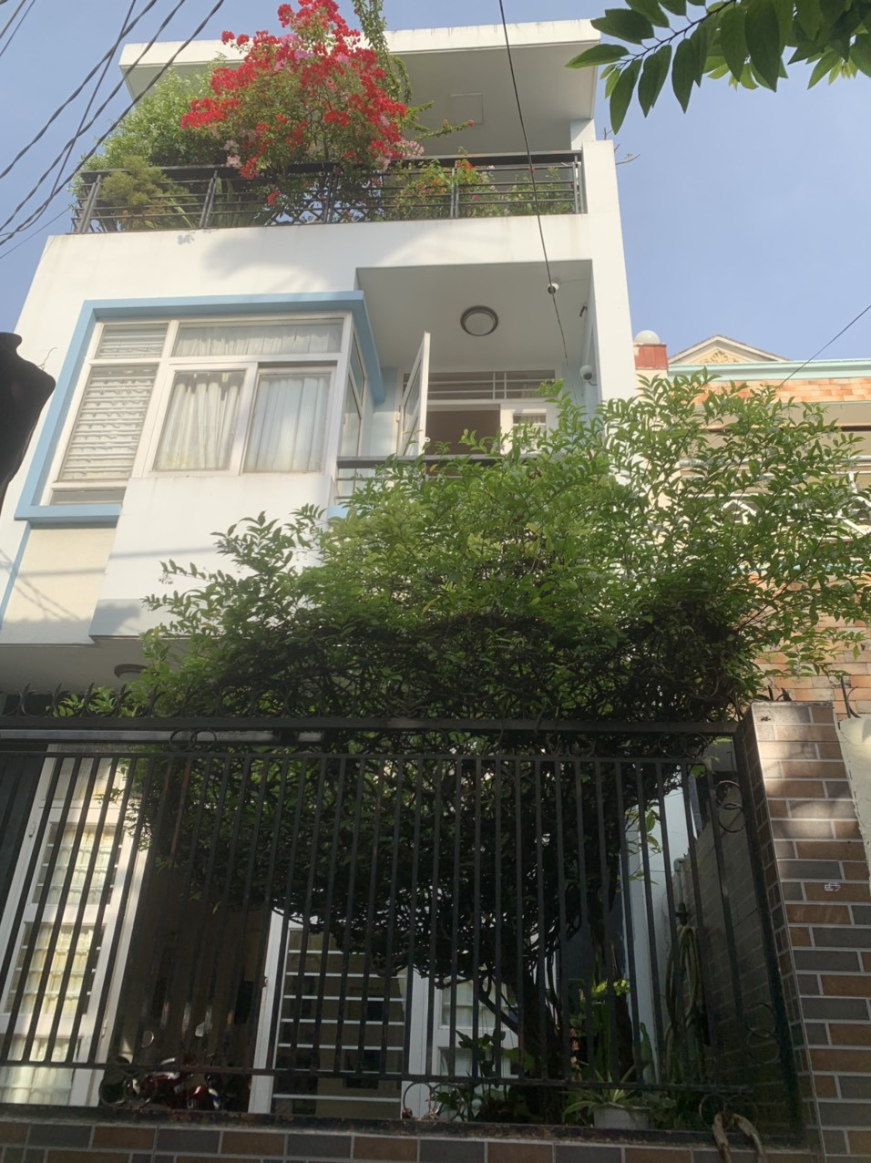 HIẾM CÓ! CHỈ 3,19 TỶ – Nhà 1/ Tôn Đản,  Q4 gần chùa Linh Bửu. Dt 68m2 xây 1 trệt, 2 lầu, Sân thượng