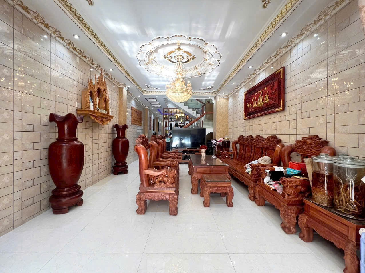 Bán nhà hoàn thiện P28 Tôn Đức Thắng Phú Cường Rạch Giá. Vị trí vàng cạnh Trường Võ Văn Kiệt Rạch Giá, nhà ốp tường gạch cao cấp nội thất gỗ xịn mịn 4 phòng ngủ 5 wc rộng thoáng