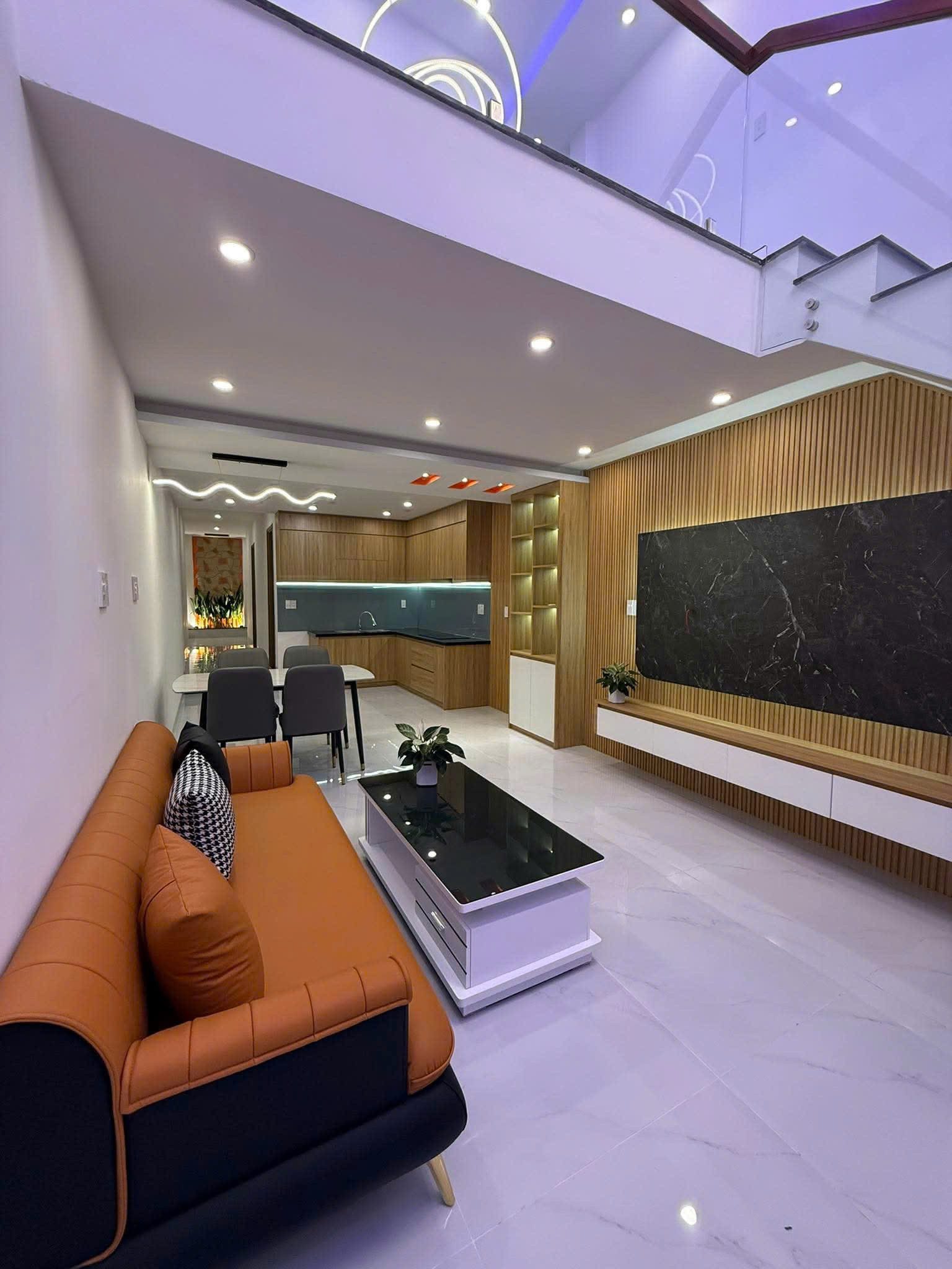 Nhà Tôn Đức Thắng 📌📌📌LÀM VIỆC TRỰC TIẾP GIÁ TỐT