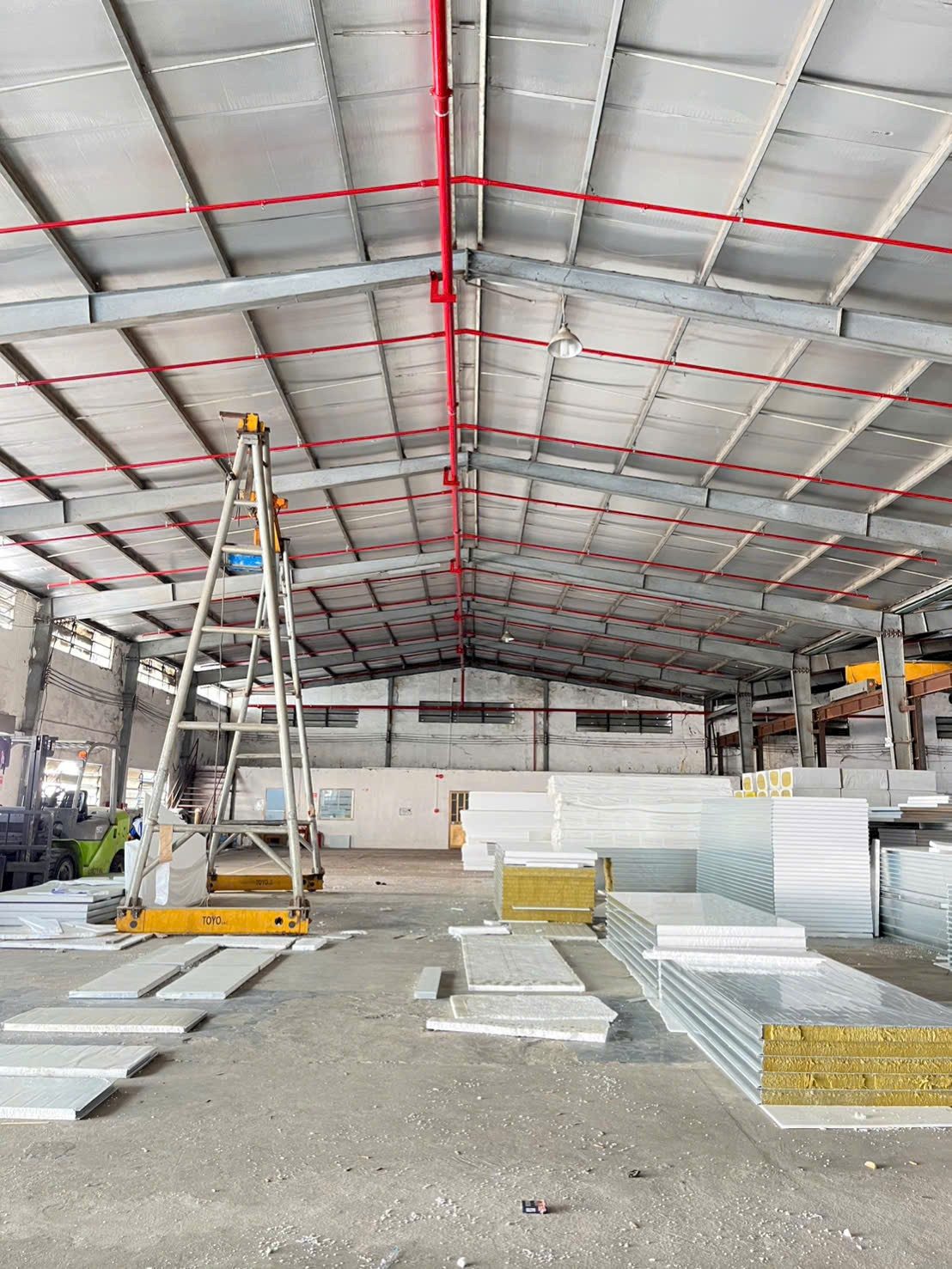 CHO THUÊ XƯỞNG 1900m2 PCCC TỰ ĐỘNG ĐẠT CHUẨN GIÁ 180tr/tháng TẠI DĨ AN