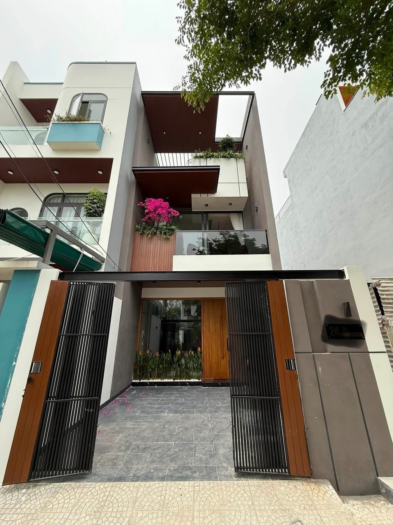 🔥 Bán gấp nhà đẹp ngay đường Nguyễn Quý Đức giá chỉ 4 tỷ 450 ở Q.2, 75m². SHR hẻm thông xe hơi ra vào 🔥