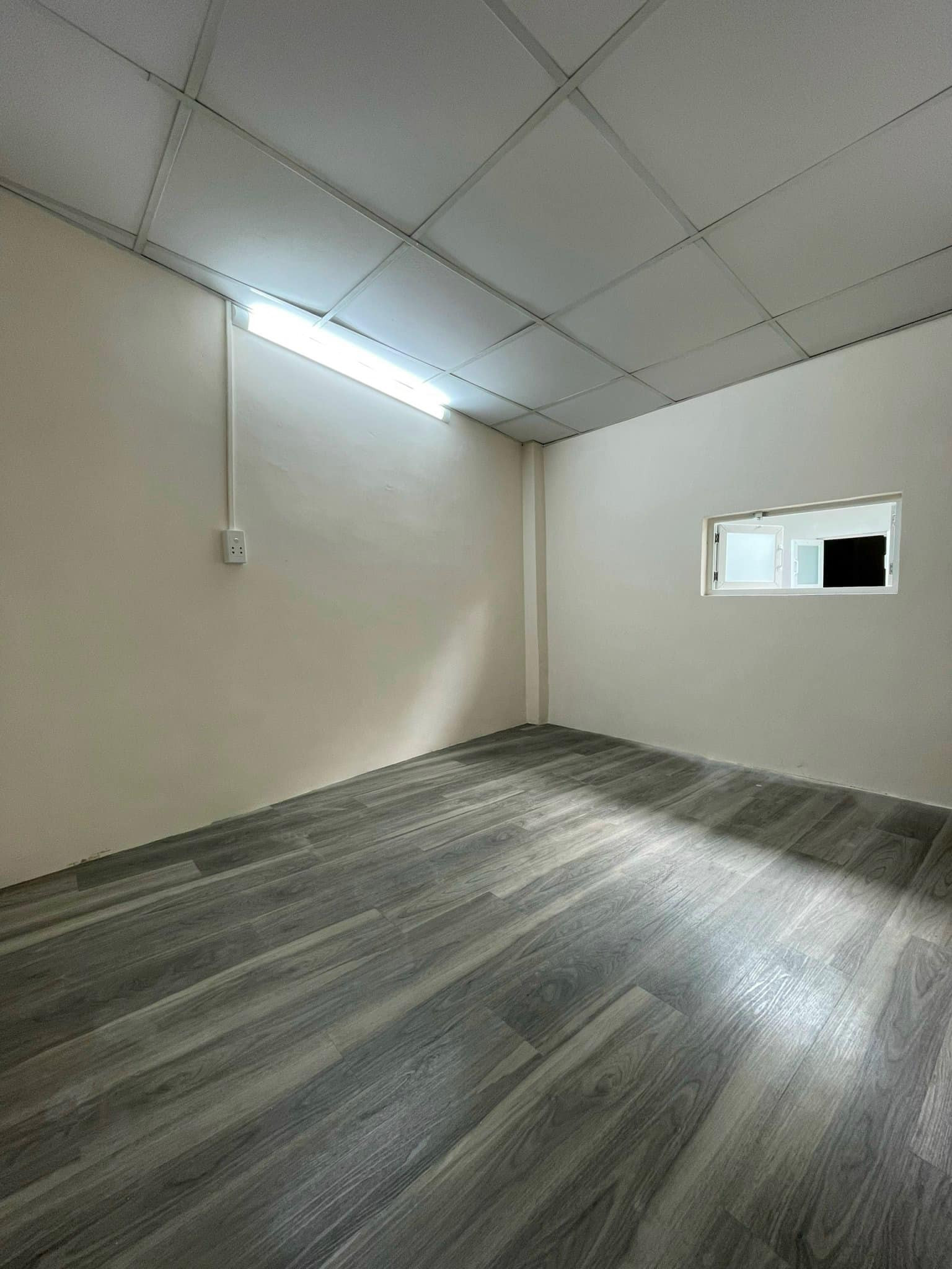 -Cho thuê phòng trọ ở đường Nguyễn Thị Định P.Cát Lái TPHCM
+ phòng gác suốt 18m2 sàn , trên gác chia làm 2 phòng ngủ riêng biệt có máy lạnh
+ mặt tiền đường chính Nguyễn Thị Định , gần chợ , trường học, đường mới mở rộng thoáng đẹp 
+ giờ giấc tự do ,