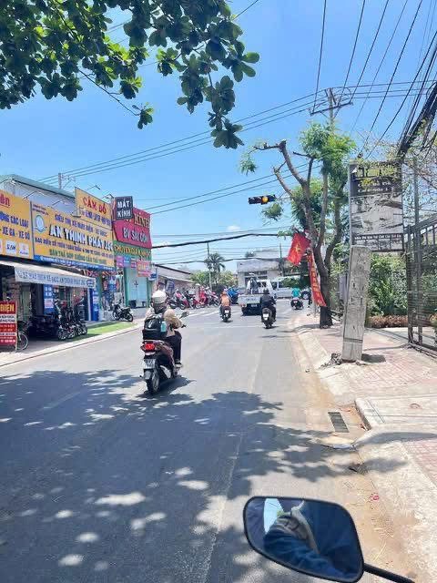 HÀNG THƠM THỦ ĐỨC - CÓ SẴN THU NHẬP 5TR/THÁNG .  NGAY LÀNG ĐẠI HỌC QUỐC GIA .LINH XUÂN THỦ ĐỨC . 53M2. 3,X TỶ